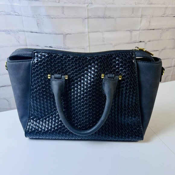 Adrienne Vittadini Black Woven Satchel Handbag with Gold Hardware - Picture 4 of 12